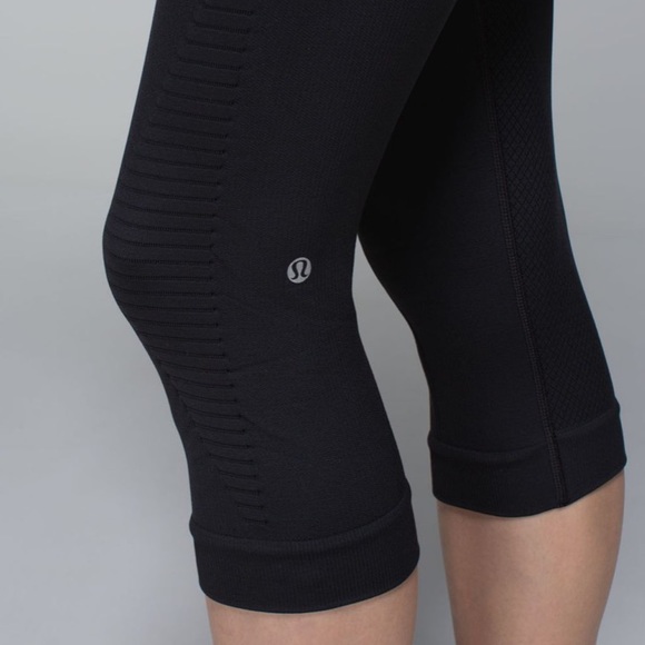 Lululemon In The Flow Crop II *pattern - Picture 2 of 4